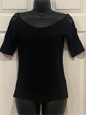 Black.Juniors Top with 3/4 Criss-Cross Arms